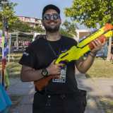 �La parte pi� bella di questi giochi � la loro estetica - spiega infatti Luca mostrandoci un �Rival Saturn XX-1000� -. Io nasco come collezionista e oggi ho in casa ben 340 pezzi. Ma i blaster non si differenziano solo per l�aspetto ma anche per il funzionamento, in gergo � chiamato gimmick: ognuno spara in modo diverso dall�altro�
